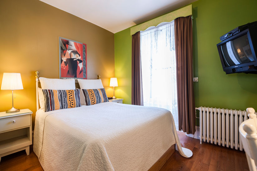 Chambre budget, lit double